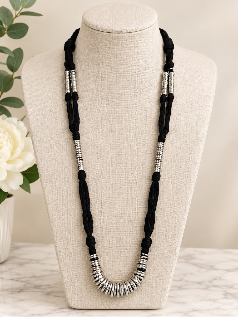 🌸 Black and Silver Necklace